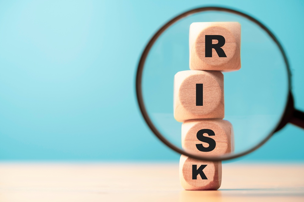 RISKと書かれた積み木