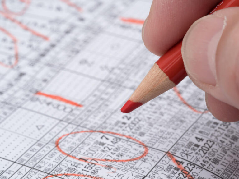 競馬での全通り買いはいくら?他の公営競技と儲かるのかも比較